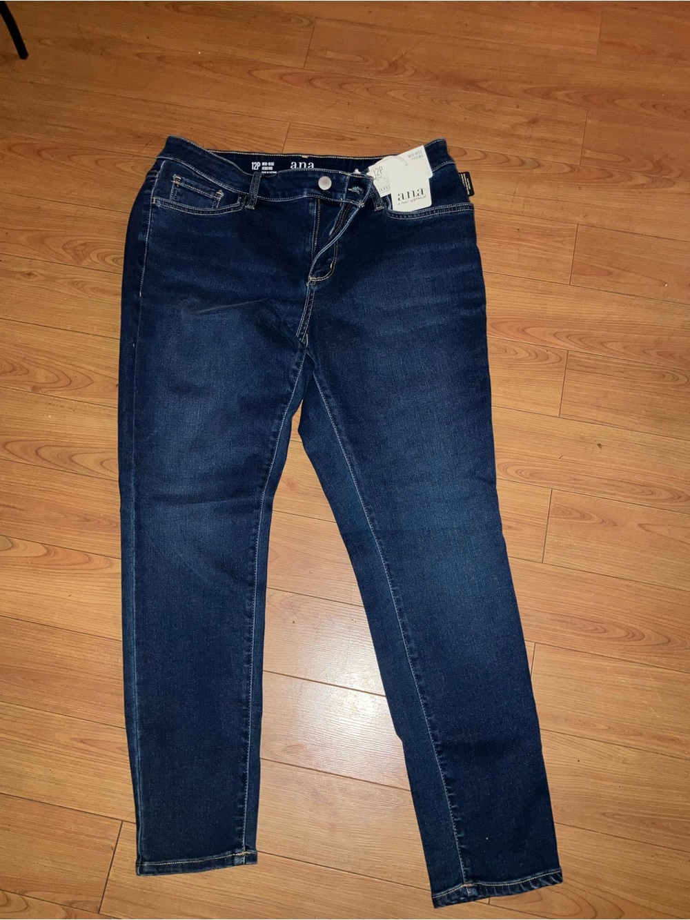 a.n.a Women's Skinny Jeans in Dark Blue Denim